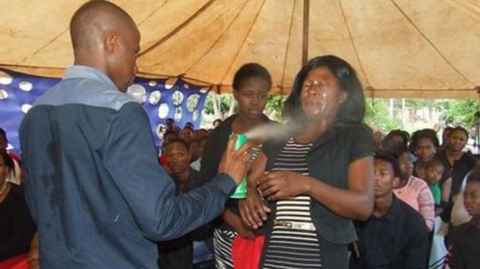 
Ông Rabalago tuyên bố có thể chữa cả ung thư và HIV. Ảnh: BBC
