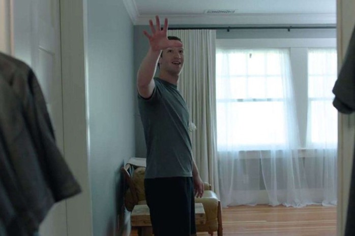 Zuckerberg ra lệnh cho Jarvis lấy áo thun cho anh.