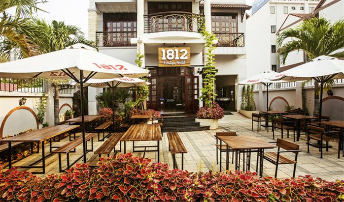 1812 Boutique Hostel nằm ở Nguyễn Cao Luyện có vị trí thuận lợi, không gian thoáng đãng, yên tĩnh, giản dị, giá cả hợp lí. Ảnh: 1812 Boutique Hostel.