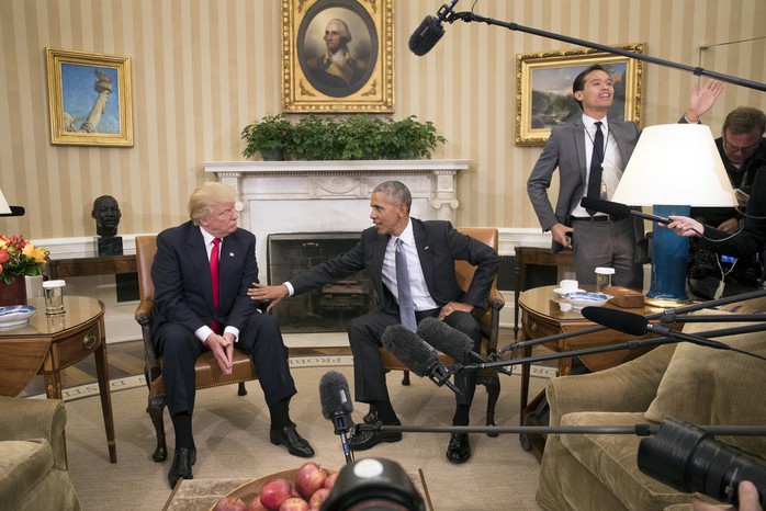 Ông Donald Trump và Tổng thống Obama gặp nhau lần đầu tiên tại Nhà Trắng hôm 10-11. Ảnh: New York Times