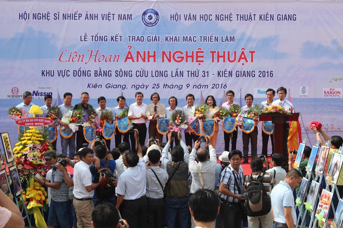 
Lễ tổng kết và trao giải Triển lãm Liên hoan ảnh nghệ thuật ĐBSCL năm 2016
