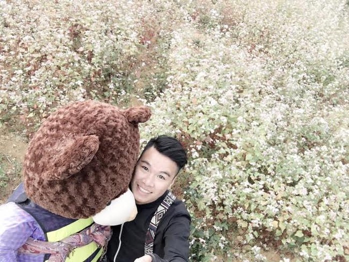 
Đinh Xuân Sơn và người bạn đồng hành đặc biệt trong chuyến phượt Hà Giang (Ảnh: FB ĐXS).
