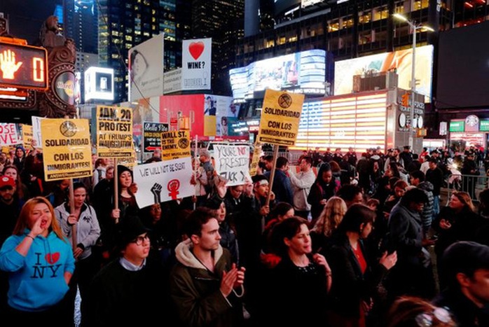 
Đoàn biểu tình ở Manhattan, New York. Ảnh: Reuters
