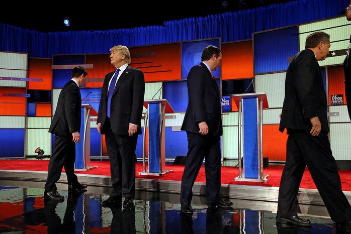 
Từ trái sang: Thượng nghị sĩ Marco Rubio, ông Donald Trump, Thượng nghị sĩ Ted Cruz và Thống đốc John Kasich trong cuộc tranh luận của đảng Cộng hòa vào ngày 3-3. Ảnh: New York Times
