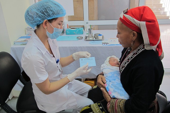 
Khám chữa bệnh cho người dân tại Bệnh viện Đa khoa tỉnh Lào Cai. Đây là địa phương đầu tiên điều chỉnh viện phí
