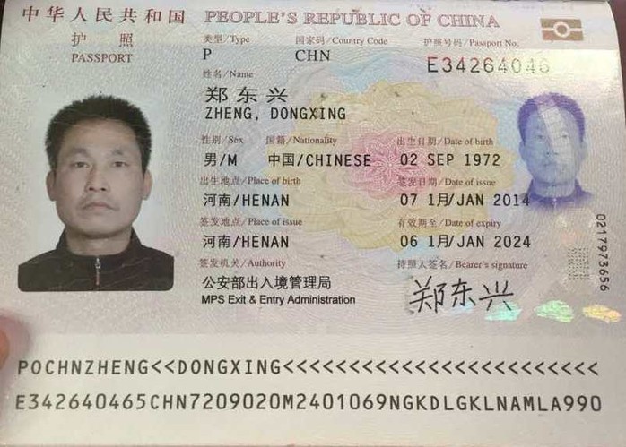 
Hộ chiếu của hành khách Zheng Dongxing - Ảnh: Ngọc Bảo
