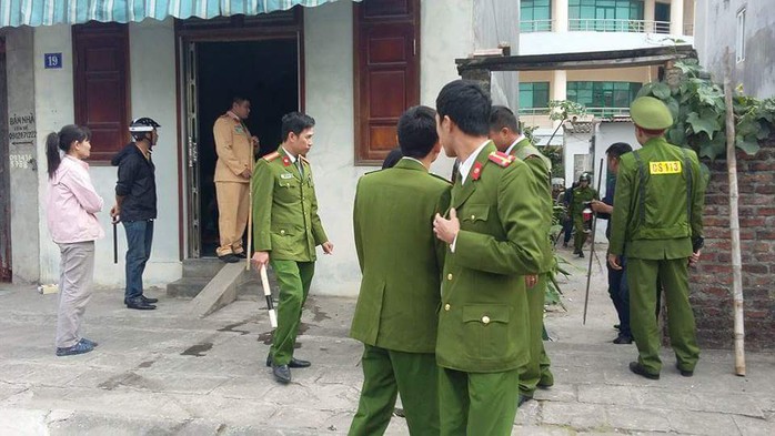 
Cơ quan công an vây bắt Phạm Huy Khôi
