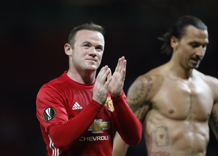 Wayne Rooney may mắn góp công trong chiến thắng đầu tiên của M.U ở Europa League