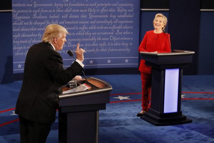 
Hai ứng cử viên tổng thống trong buổi tranh luận đầu tiên hôm 26-9. Ảnh: REUTERS

