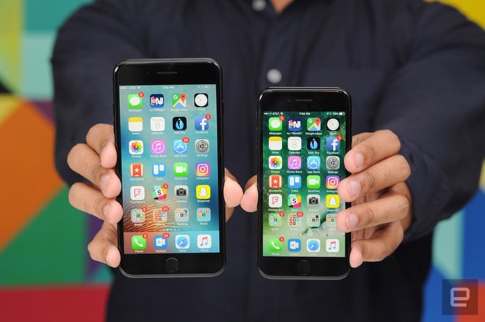 iPhone 7 Plus sở hữu camera kép nhưng về cơ bản, nó không quá vượt trội so với iPhone 7, ngoài tính linh động khi chụp nhờ khả năng zoom quang. Ảnh: Engadget.
