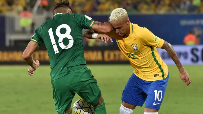 
Duk giật chỏ khiến Neymar đổ máu hôm 7-10
