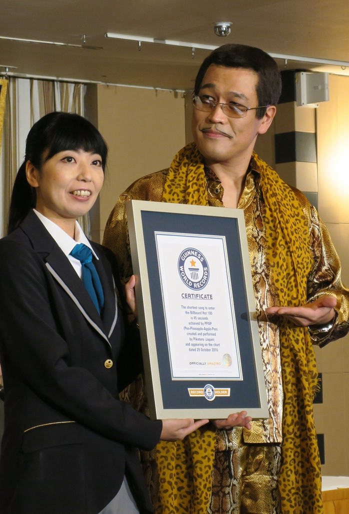 Piko - Taro nhận giấy chứng nhận kỷ lục