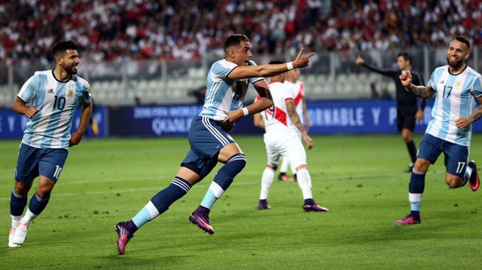 
Mori mở tỉ số cho Argentina nhưng cũng chính hậu vệ đã phạm lỗi dẫn đến quả phạt đền cuối trận
