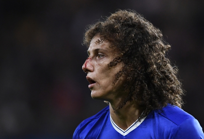 
Luiz đổ máu nhưng Chelsea vẫn thua
