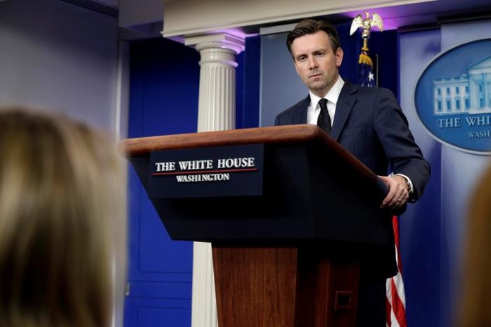Ông Josh Earnest, phát ngôn viên Nhà Trắng, nói rằng Mỹ cam kết thực hiện chính sách “Một Trung Quốc”. Ảnh: Reuters