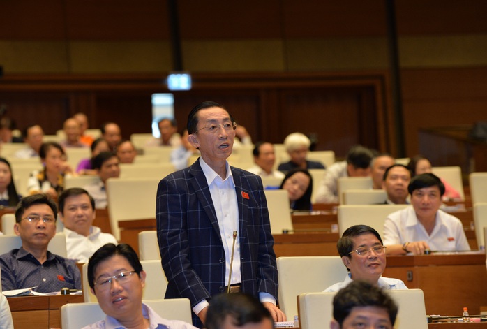
Đại biểu Trần Hoàng Ngân (TP HCM) mong Thủ tướng có giải pháp để đạt mục tiêu, tốc độ tăng trưởng kinh tế Ảnh: NGUYỄN NAM
