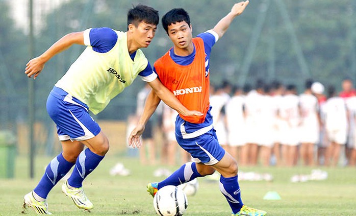 Bùi Tiến Dũng là cầu thủ cùng lứa Công Phượng, nổi tiếng với lối chơi thông minh, chắc chắn mà ít mất sức