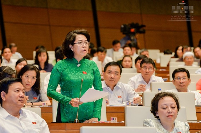 B Tô Thị Bích Châu (TPHCM) phát biểu ý kiến trong phiên thảo luận dự án Luật về Hội sáng 25-10 tại hội trường - Ảnh: Quốc hội