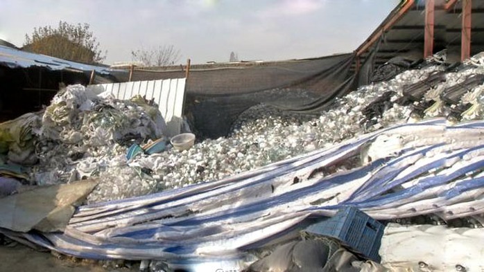Lực lượng chức năng cuối tháng 8 thu được 13,5 tấn rác thải y tế ở TP Nam KinhẢnh: WEIBO