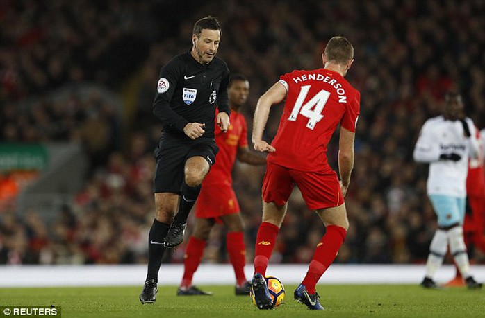 Clattenburg thổi trận Liverpool - West Ham