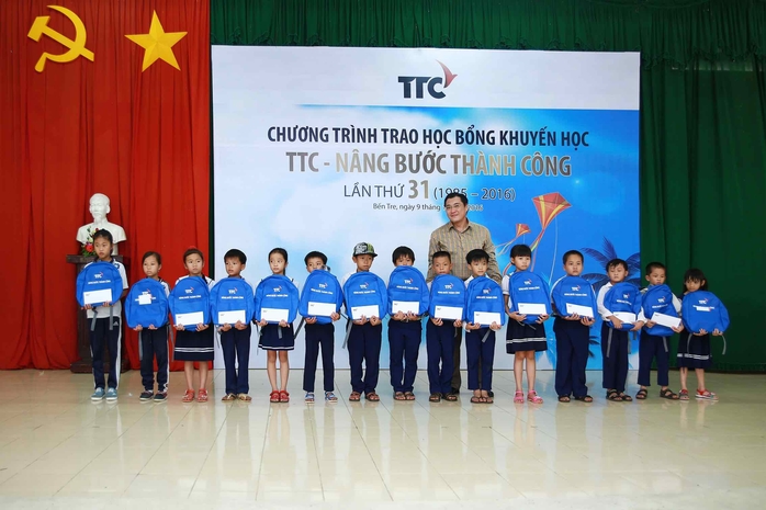 Toàn cảnh buổi lễ trao học bổng