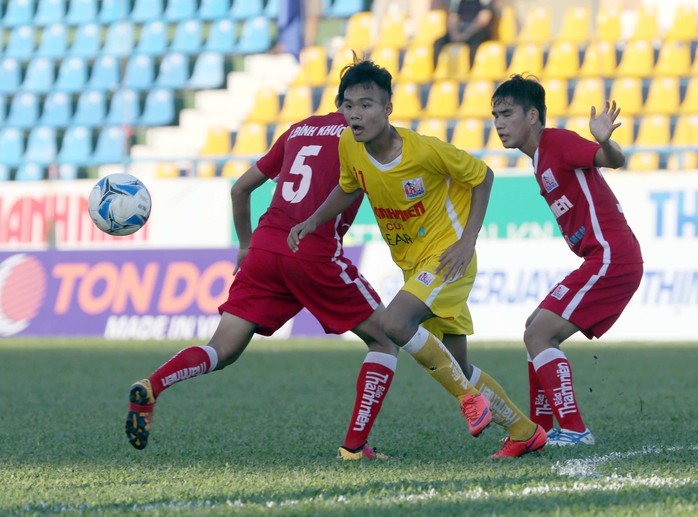 
U21 Hà Nội T&T (giữa) sớm giành vé vào bán kết Ảnh: Quang Liêm
