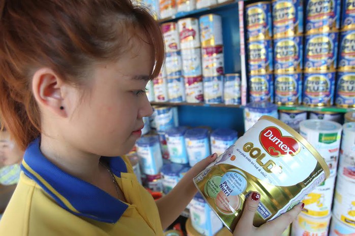 Thị phần ngày càng thu hẹp buộc Dumex phải rút khỏi thị trường Việt Nam. Ảnh: Hoàng Triều