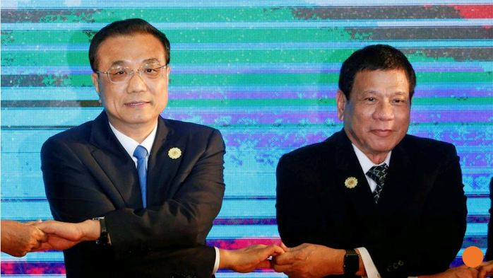 
Tổng thống Duterte (phải) và Thủ tướng Lý Khắc Cường. Ảnh: Reuters
