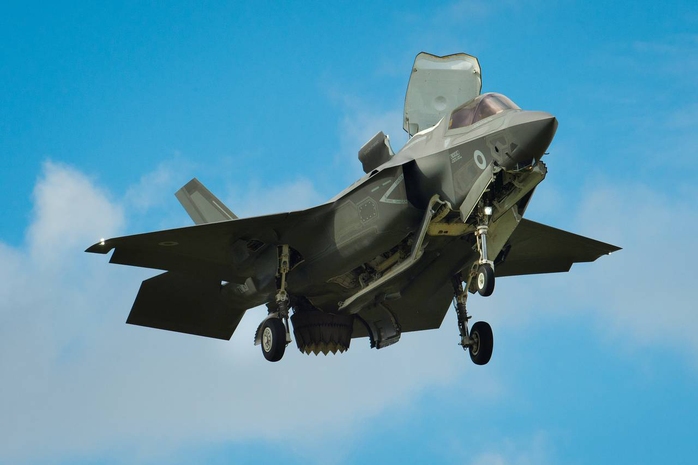 
Một chiếc F-35 ra mắt cộng đồng quốc tế tại Triển lãm Hàng không Farnborough ở Anh hồi tháng 7 qua Ảnh: AP
