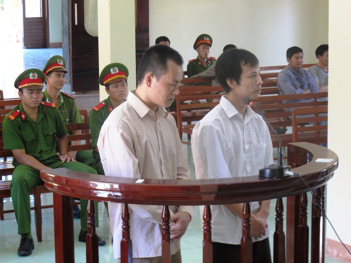 
Hai tên cướp là Phạm Thanh Đại và Đặng Sỹ Lệ tại phiên tòa phúc thẩm

