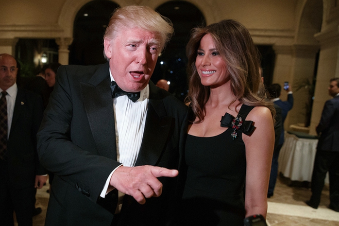 Ông Trump và phu nhân Melania tại CLB Mar-a-Lago, bang Florida tối 31-12-2016. Ảnh: AP