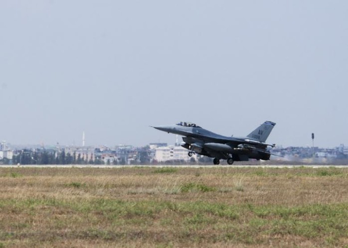 Một máy bay F-16 của không quân Mỹ được nhìn thấy tại căn cứ không quân Incirlik - Thổ Nhĩ Kỳ. Ảnh: REUTERS