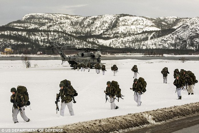 Lính thủy đánh bộ Mỹ tập trận cùng quân đội Na Uy, Anh và Hà Lan gần Namsos - Na Uy đầu năm 2016. Ảnh: BỘ QUỐC PHÒNG MỸ