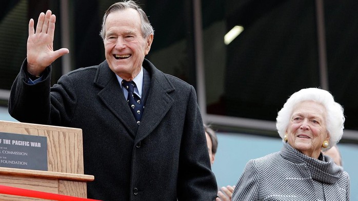 cựu Tổng thống Mỹ George H.W. Bush và phu nhân. Ảnh: AP