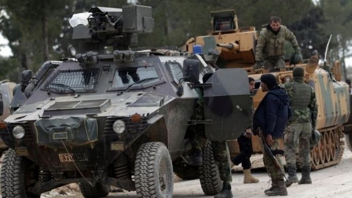 Quân đội Thổ Nhĩ Kỳ hỗ trợ quân nổi dậy Syria tái chiếm thị trấn Al-Bab từ tay IS. Ảnh: REUTERS