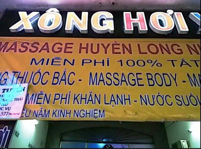 Tụ điểm massage kiểu Thái bị cơ quan chức đột kích trong đêm