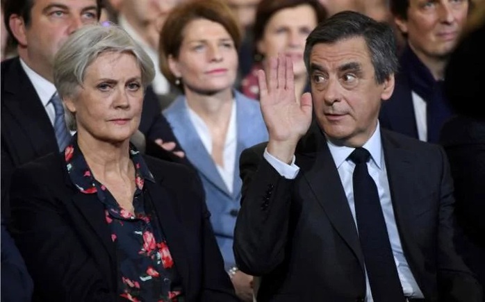 Ông Fillon và vợ, bà Penelope. Ảnh: TELEGRAPH