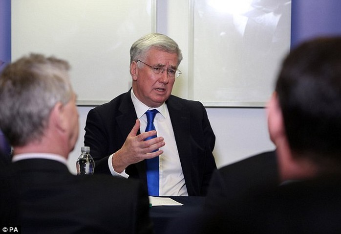 Bộ trưởng Quốc phòng Anh Michael Fallon. Ảnh: PA