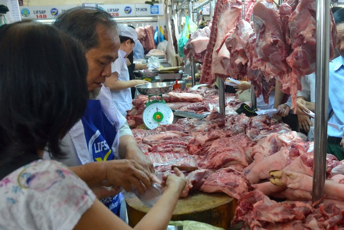 Đề án truy xuất nguồn gốc thịt heo của TP HCM sau 3 tháng triển khai đã nảy sinh nhiều vướng mắc, nhất là tại các kênh phân phối truyền thống Ảnh: TẤN THẠNH