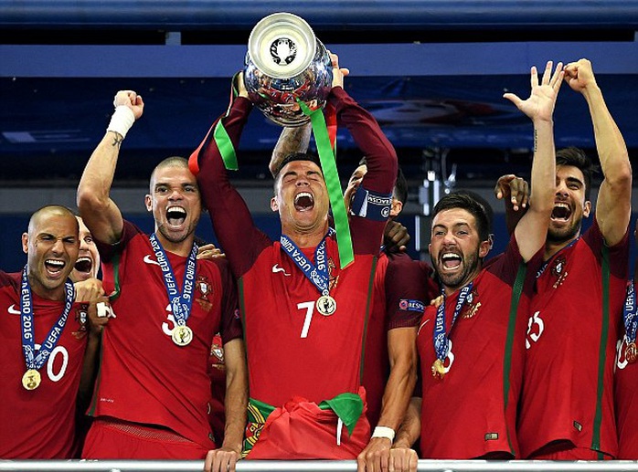 Ronaldo vô địch Euro 2016 cùng Bồ Đào Nha