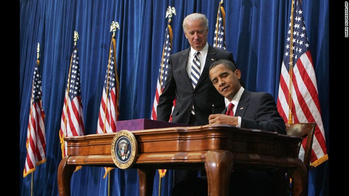 Trước khi rời Nhà Trắng, ông Obama nhận được sự ủng hộ cao nhất kể từ năm 2009 đến nay. Ảnh: AP