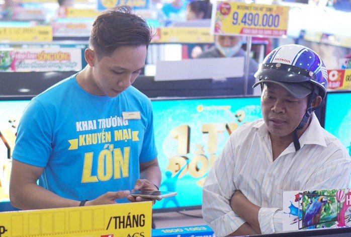 TV 4K ngày càng rẻ, dễ tiếp cận hơn với số đông người dùng. Ảnh: Thành Duy.
