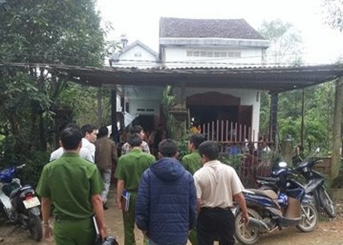 Công an tỉnh Quảng Nam có mặt tại nhà nạn nhân sáng 14-1 để điều tra vụ án mạng