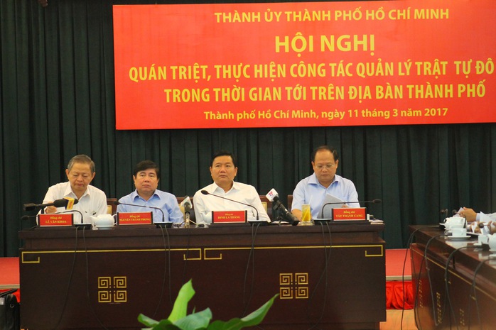 
Bí thư Thành ủy TP HCM Đinh La Thăng chủ trì hội nghị quán triệt, thực hiện công tác quản lý trật tự đô thị trong thời gian tới trên địa bàn TP HCM ngày 11-3
