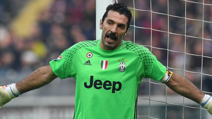 
Thủ môn Buffon cũng cùng cảnh ngộ
