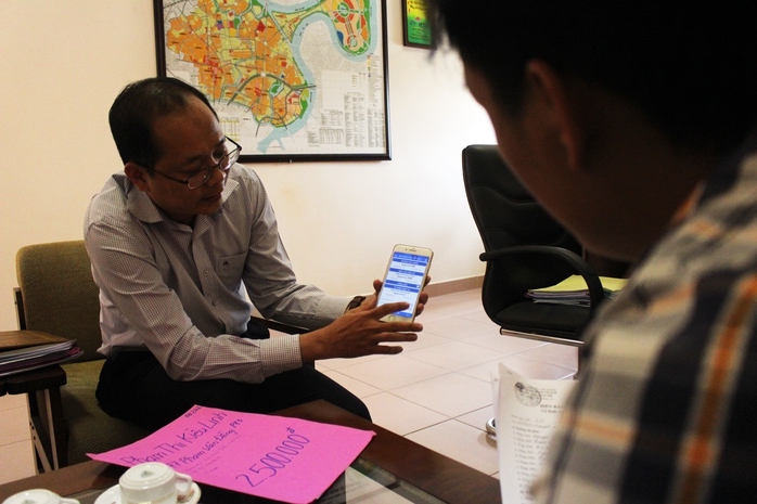 
Ông Dương Hồng Thắng, Phó Chủ tịch UBND quận Bình Thạnh trao đổi với PV về các giải pháp giải quyết triệt để tình trạng lấn chiếm vỉa hè trước các quán nhậu.
