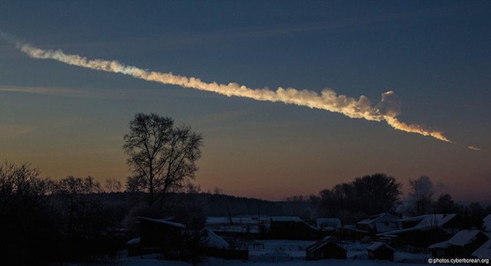 Đường bay của tiểu hành tinh phát nổ phía trên khu vực Chelyabinsk - Nga hồi năm 2013. Ảnh: FLICKR