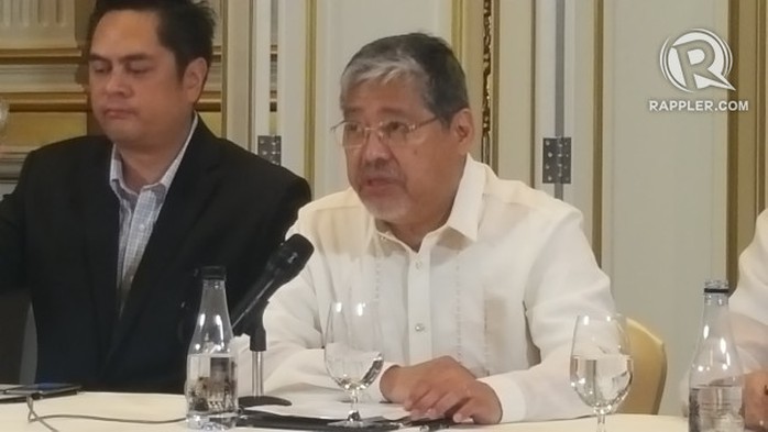 Quyền Ngoại trưởng Philippines Enrique Manalo trả lời họp báo tại Thái Lan hôm 22-3. Ảnh: RAPPLER