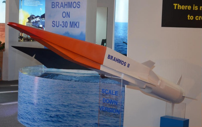 
Zircon được cho là phiên bản phát triển từ tên lửa Brahmos. Ảnh: MISSILES2GO
