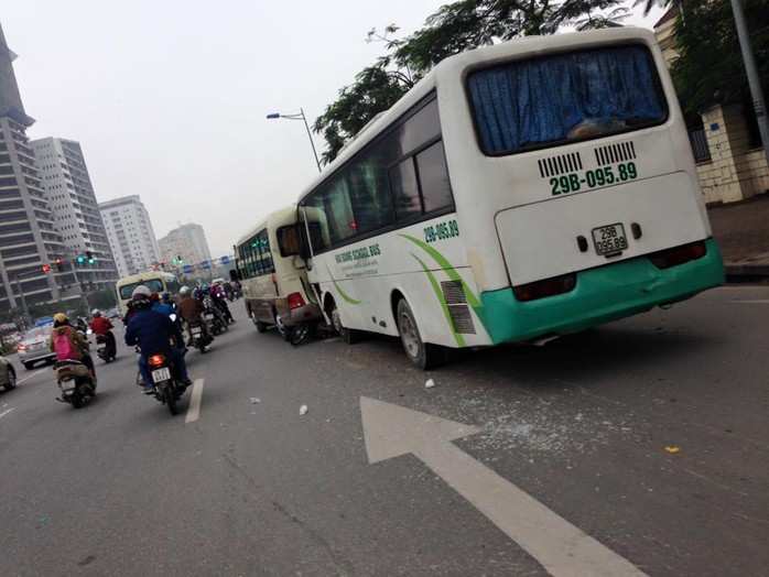 
Hiện trường vụ tai nạn gia thông liên hoàn - Ảnh: Otofun
